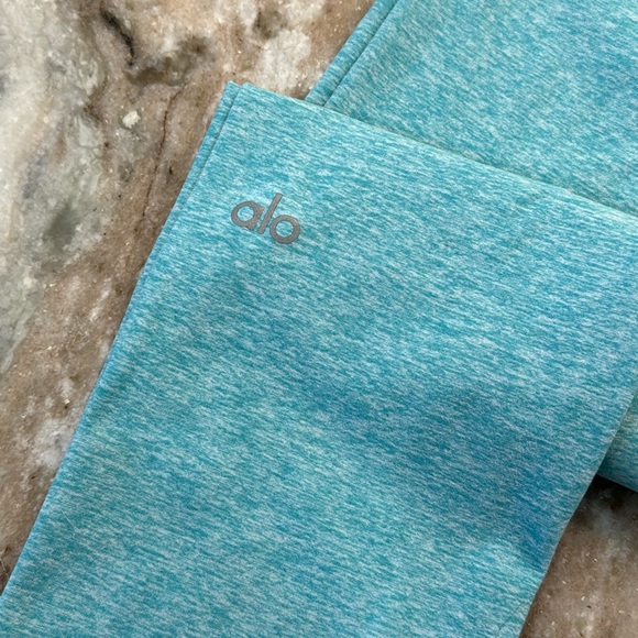 ALO Yoga Alosoft Legging - Picture 3 of 11
